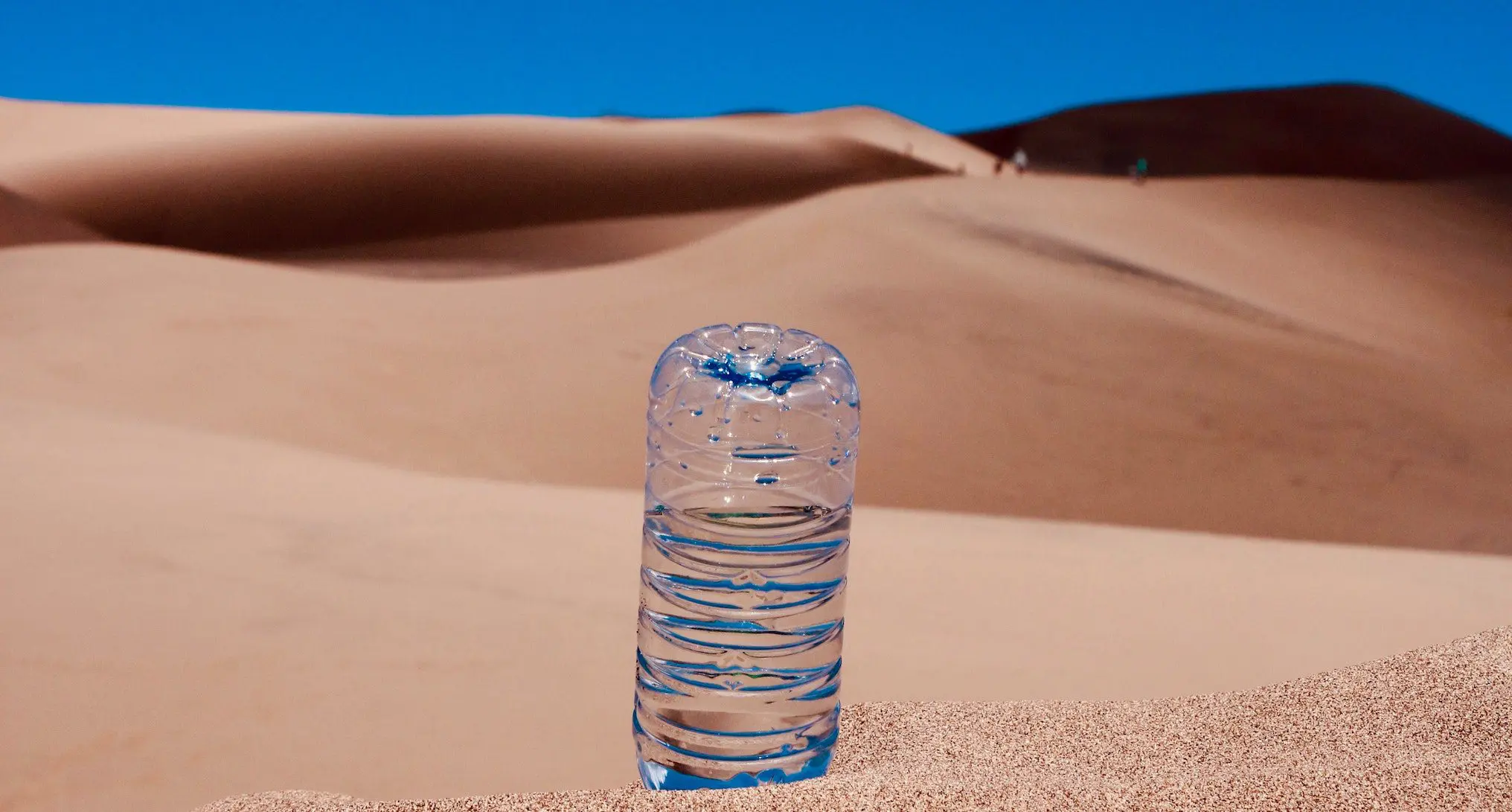 https://www.officeh2o.com/wp-content/uploads/2021/08/why-you-should-never-drink-water-from-a-warm-plastic-bottle.webp